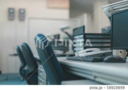 オフィス　職場　社内 58920699
