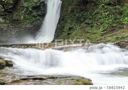 滝 滝 58923942