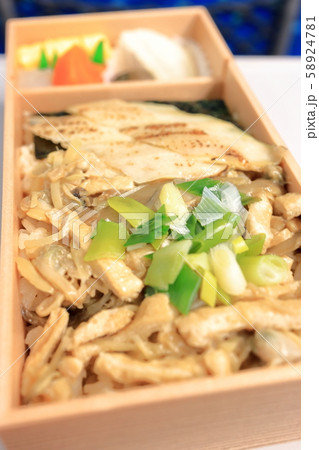 新幹線車内で食べるおいしい深川めし弁当 58924781