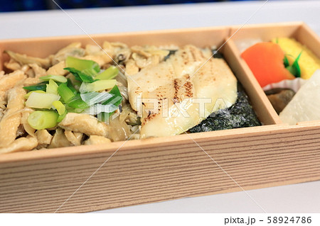 新幹線車内で食べるおいしい深川めし弁当 58924786