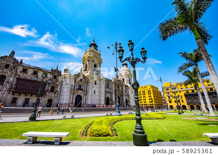 リマ大聖堂とマヨール広場 58925361