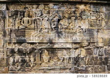 ジャワ島　ボロブドゥール寺院遺跡　方形壇回廊　レリーフ 58928689