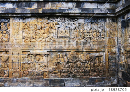 ジャワ島 ボロブドゥール寺院遺跡 方形壇回廊 レリーフ ジャワ島 ボロブドゥール寺院遺跡 方形壇回廊 レリーフ 58928706