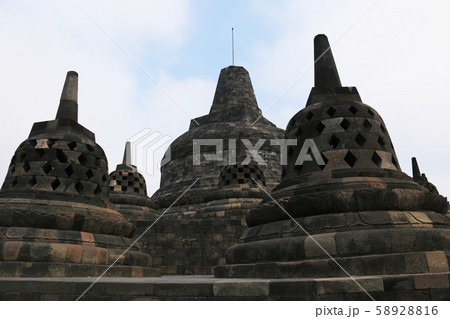 ジャワ島 ボロブドゥール寺院遺跡 円形壇 ストゥーパ ジャワ島 ボロブドゥール寺院遺跡 円形壇 ストゥーパ 58928816