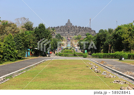 ジャワ島 ジョグジャカルタ ボロブドゥール寺院遺跡 ジャワ島 ジョグジャカルタ ボロブドゥール寺院遺跡 58928841