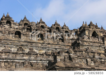 ジャワ島 ジョグジャカルタ ボロブドゥール寺院遺跡 ジャワ島 ジョグジャカルタ ボロブドゥール寺院遺跡 58928850