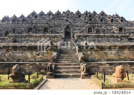 ジャワ島 ジョグジャカルタ ボロブドゥール寺院遺跡 ジャワ島 ジョグジャカルタ ボロブドゥール寺院遺跡 58928854