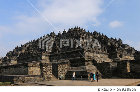 ジャワ島　ジョグジャカルタ　ボロブドゥール寺院遺跡　 58928858