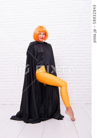 Feel your body. Dancing theatre performer. Dancing 58932843