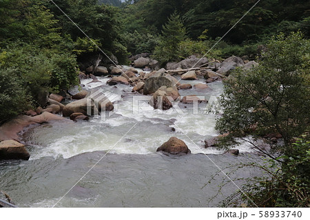 苗名滝（関川の流れ） 58933740
