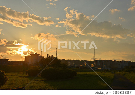 宮城県仙台市 広瀬川八本松緑地からの夕焼け 宮城県仙台市 広瀬川八本松緑地からの夕焼け 58933887
