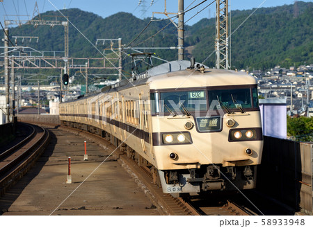 湖西線を走る117系普通電車6両 58933948