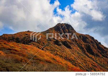 《大分県 九重連山》 色づく大船山の紅葉 58934702