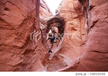 Slot canyon 58939306