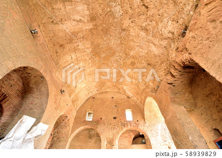 イタリア　地中海　シチリア島　タオルミーナ　ギリシャ劇場　紀元前3世紀の古代劇場 58939829