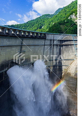 【富山県】　黒部ダム　観光放水 58940596
