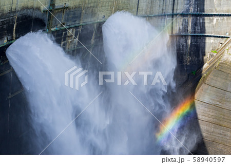 【富山県】 黒部ダム 観光放水 【富山県】 黒部ダム 観光放水 58940597