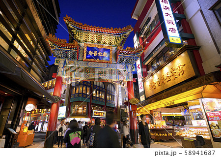 日本の横浜都市景観 横浜中華街（夜景） 58941687