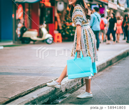 Shopping woman Shopping woman 58941803