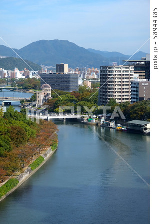 原爆ドームと元安川 平和記念公園 広島県 原爆ドームと元安川 平和記念公園 広島県 58944385