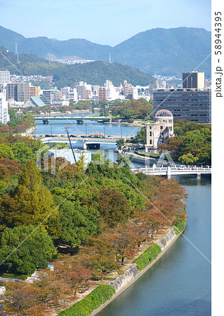 原爆ドームと元安川 平和記念公園　広島県 58944395