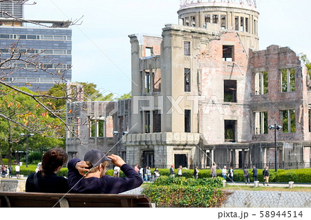 原爆ドームと訪日外国人　広島県 58944514