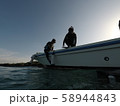 沖縄の海でダイビング 58944843