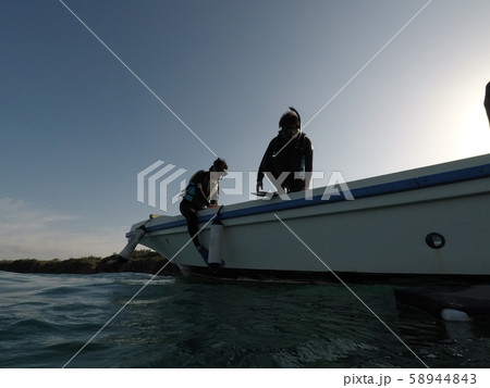 沖縄の海でダイビング 沖縄の海でダイビング 58944843