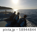 沖縄の海でダイビング 58944844