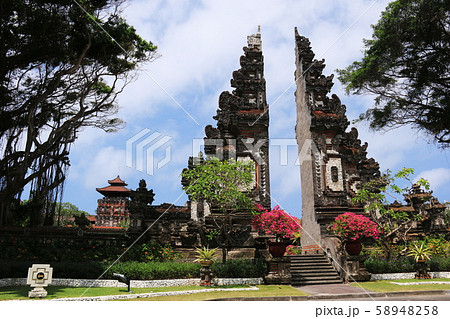 インドネシア バリ島 ヌサドゥア リゾート 割れ門 インドネシア バリ島 ヌサドゥア リゾート 割れ門 58948258