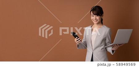 ビジネスウーマン　ポートレート 58949569