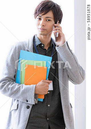 若い男性　ハーフ 58951678
