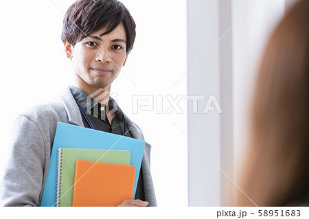 若い男性　ハーフ 58951683