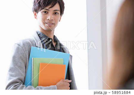 若い男性　ハーフ 58951684