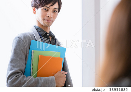 若い男性　ハーフ 58951686