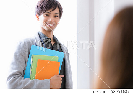 若い男性　ハーフ 58951687