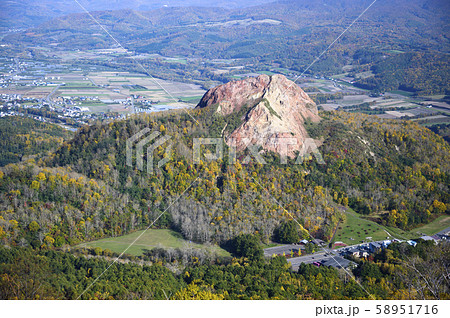 昭和新山(有珠山洞爺湖展望台からの眺め) 昭和新山(有珠山洞爺湖展望台からの眺め) 58951716