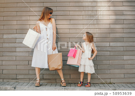 Mother and daughter with shopping bag in a city Mother and daughter with shopping bag in a city 58953639