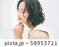 若い女性のヘアスタイルイメージ 58953711