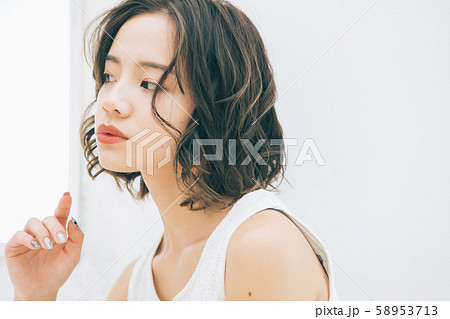 若い女性のヘアスタイルイメージ 58953713
