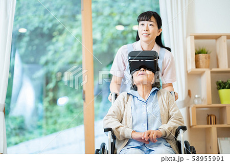 レクリエーション VR 仮想現実 介護イメージ シニア デイケア 介護福祉士 老人ホーム レクリエーション VR 仮想現実 介護イメージ シニア デイケア 介護福祉士 老人ホーム 58955991