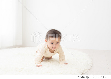 赤ちゃん 58963156