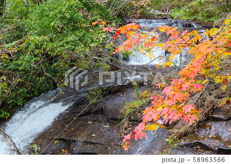 北海道恵庭市　ラルマナイの滝 58963566