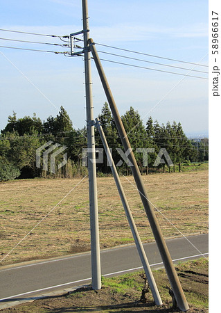 電信柱の支柱 58966617