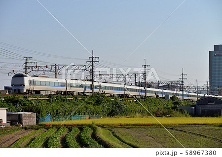 東海道線を走る683系特急サンダーバード12両 東海道線を走る683系特急サンダーバード12両 58967380