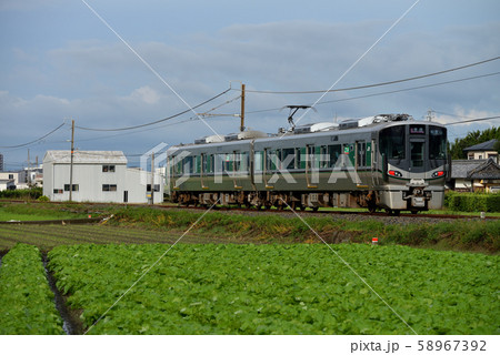 和歌山線を走る227系1000番台普通電車2両 和歌山線を走る227系1000番台普通電車2両 58967392