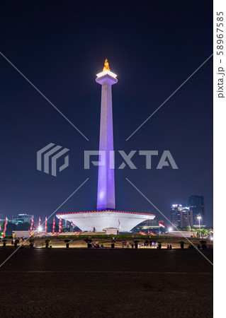 インドネシア・ジャカルタのモナス 夜景 縦構図 インドネシア・ジャカルタのモナス 夜景 縦構図 58967585