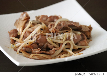 豚肉とまいたけ、もやし炒め 豚肉とまいたけ、もやし炒め 58971201