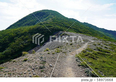 夕張岳の山頂と吹き通し 58973668