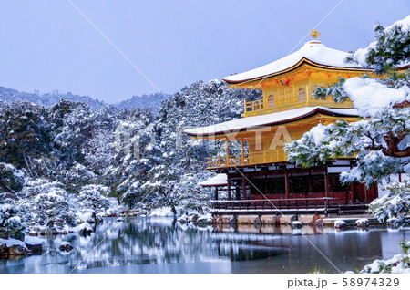 雪の金閣寺 京都の冬の風景 Kinkaku-ji temple in winter, Kyoto 58974329